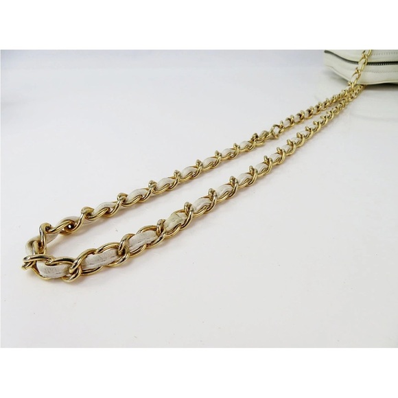 CHANEL White Crossbody Bag with Gold Chain - Picture 8 of 16